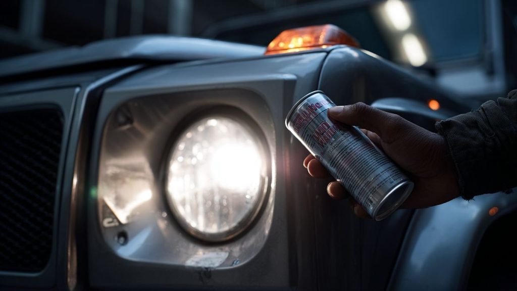 Nettoyer les phares de voiture avec wd40